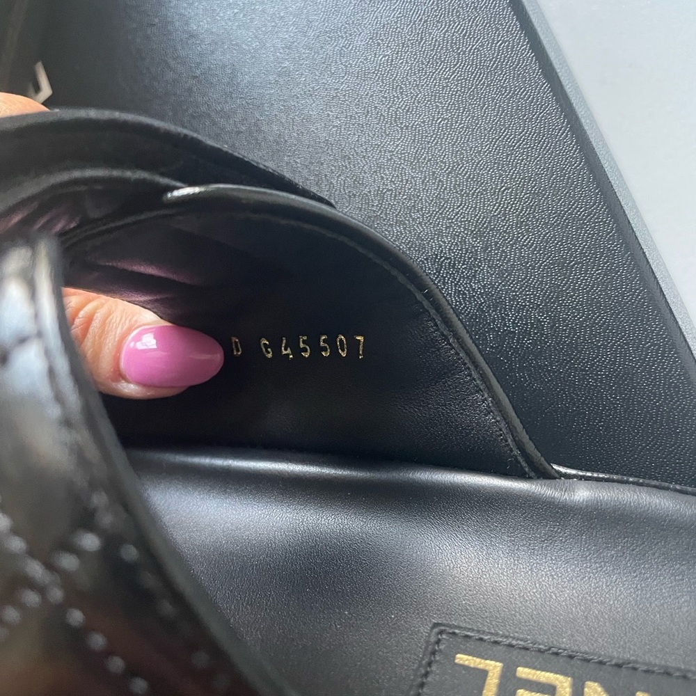 Size 40.5 CHANEL Black Lambskin DAD SLIDE sandals G45507 W/ receipt - Picture 16 of 16